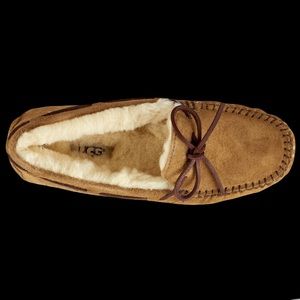 UGG Dakota Tan shearling lined suede moccasin slippers with ties size 5